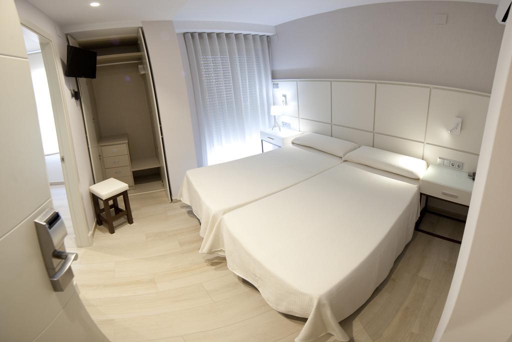 Hostal Loimar Torre Del Mar Buitenkant foto